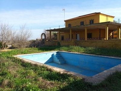 Chalet en Lora del Río