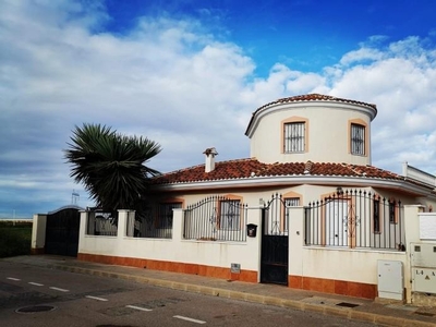 Chalet en Los Alcázares