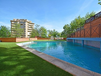 Piso en alquiler en Ruta de la Plata de 4 habitaciones con terraza y piscina