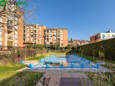 Piso en venta en Polígono Cartuja – La Paz de 2 habitaciones con terraza y piscina