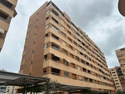 Venta de piso en avenida Médico Ricardo Ferre de 2 habitaciones con piscina y garaje