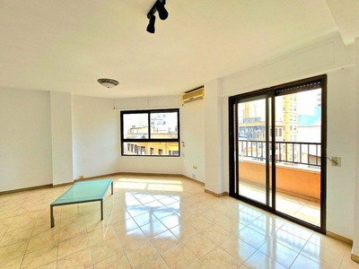 Venta de piso en calle D'herrero de 3 habitaciones con garaje y balcón