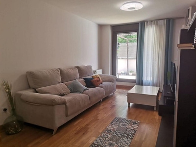 Venta de piso en Tudela de 3 habitaciones con terraza y garaje