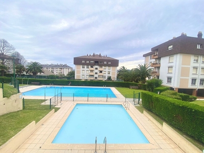 Venta de piso en Valdenoja - La Pereda de 2 habitaciones con terraza y piscina
