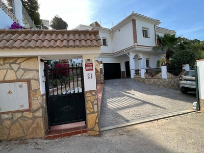 Venta Casa unifamiliar en Avenida de Andalucía 61 Algarrobo. Nueva plaza de aparcamiento con terraza 364 m²
