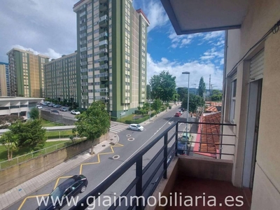 Venta Piso Vigo. Piso de tres habitaciones en Calle Tomas Paredes 116. A reformar tercera planta con terraza