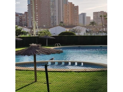 Apartamento de 2 dormitorios, piscina y parking, cerca de IMED Benidorm a 1km de playa Levante