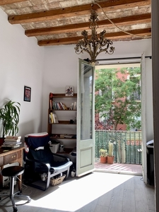 Hermoso apartamento con terraza amplia en Gracia