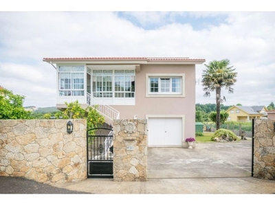 PRECIOSA CASA CON IMPRESIONANTE JARDIN EN BREXO LEMA (CAMBRE)