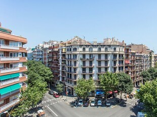 Apartamento moderno y equipado a un paso de la estación de metro Urgell