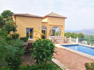 Chalet en venta en Pedreguer, Alicante