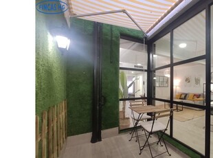 Impecable vivienda con hermoso patio -terraza en Benalua