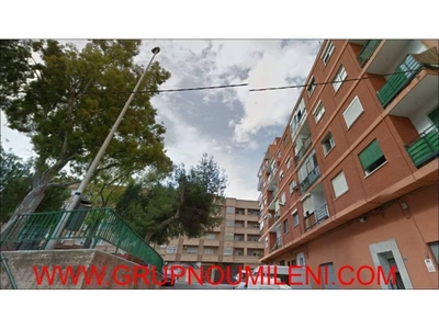 Venta Piso Torrent (València). Piso de tres habitaciones en Calle MAESTRO FORTEA. A reformar segunda planta con balcón