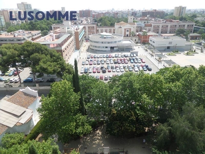 Alquiler ático amueblado, con terraza y plaza de garaje. sin comisión inmobiliaria. en Valencia