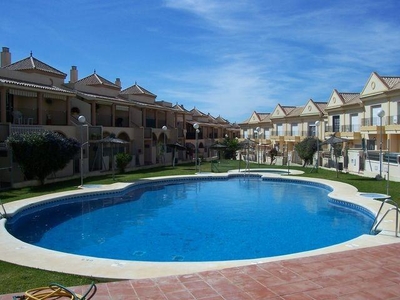 Alquiler de casa con piscina y terraza en Chiclana de la Frontera, Molino Viejo