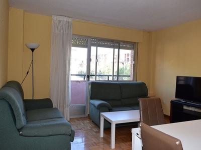 Alquiler de piso en calle Santa Clara de 3 habitaciones con terraza y muebles