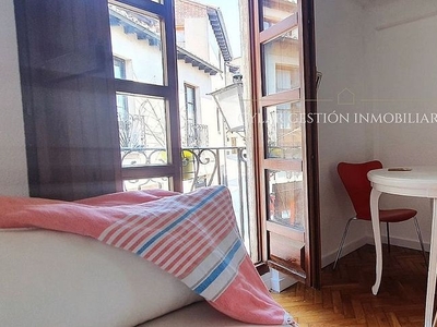 Alquiler de piso en Centro - Salamanca de 1 habitación con muebles y balcón