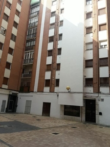 Alquiler de piso en plaza San Fermín de 2 habitaciones con calefacción y ascensor
