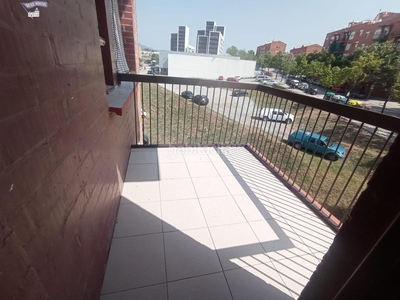 Alquiler piso de 3 habitaciones con balcón en Can Rull - en Sabadell