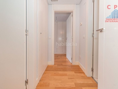 Alquiler piso exclusivo y luminoso piso sin amueblar, de 132 m2 y 2 habitaciones, situado en urbanización cerrada. en Madrid