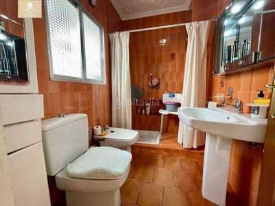 Casa adosada con 3 habitaciones con calefacción en Coria del Río