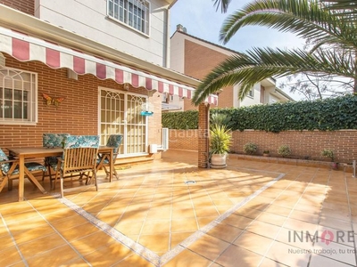 Casa adosada con 3 habitaciones con parking, calefacción y aire acondicionado en Valdemoro