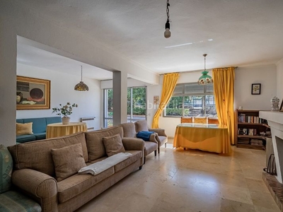 Casa espectacular villa con mucho encanto y una gran parcela en el mirador, en Marbella