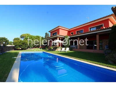Casa fantástica y luminosa casa con jardín y piscina en santa cristina d'aro en Santa Cristina d´Aro