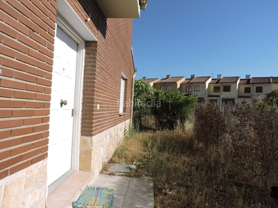Casa pareada con 4 habitaciones con parking, calefacción y vistas a la montaña en Guadalix de la Sierra
