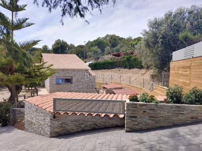 Casa única con piscina en urbanización de terrassa en Rubí