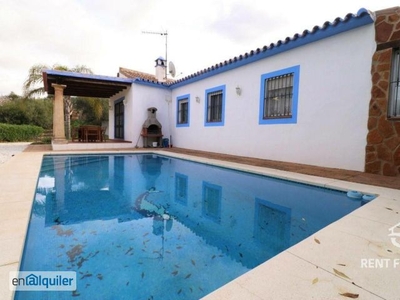 Chalet independiente en el campo.