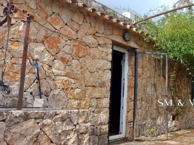 Denia – Montgó Corral de Calafat: En venta casa para reformar en atractiva parcela arbolada con vistas
