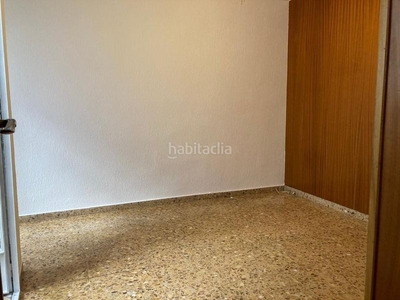 Piso amplio y luminoso piso esquinero en centro con 6 habitaciones en Paterna