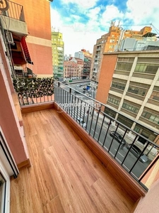 Piso bonito piso reformado de diseño con 4 habitaciones 2 baños y balcón con vistas despejadas. en Valencia