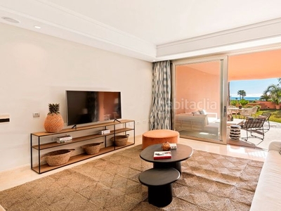 Piso con 2 habitaciones con ascensor, parking, aire acondicionado y vistas al mar en Marbella