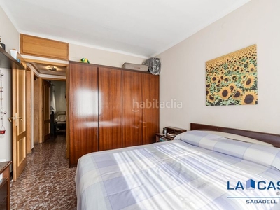 Piso con 3 habitaciones amueblado con ascensor, calefacción, aire acondicionado y vistas a la montaña en Sabadell