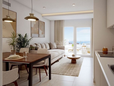 Piso con 3 habitaciones con ascensor, parking, calefacción, aire acondicionado y vistas al mar en Fuengirola