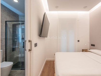 Piso con 4 habitaciones con calefacción y aire acondicionado en Madrid