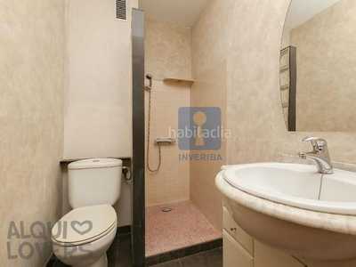Piso , con una superficie construida de 69 m2, salón-comedor muy luminoso, cocina, 3 habitaciones y 1 baños y ascensor. con terraza. en Sant Boi de Llobregat