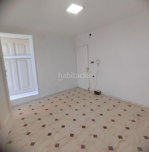 Piso de 4 habitaciones con terraza y trastero en Terrassa