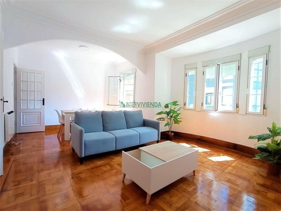 Piso en alquiler en Travesía de Vigo - San Xoán de 4 habitaciones con muebles y balcón