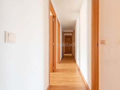 Piso en ligonde piso con 4 habitaciones con ascensor y aire acondicionado en Madrid