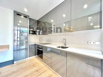 Piso en venta , con 125 m2, 3 habitaciones y 2 baños, trastero, ascensor, aire acondicionado y calefacción individual gas natural. en Madrid