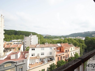 Piso en venta , con 298 m2, 6 habitaciones y 3 baños, garaje, ascensor, amueblado, aire acondicionado y calefacción gas natural. en Girona