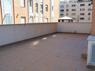 Piso en venta en Universidad de 1 habitación con terraza y muebles