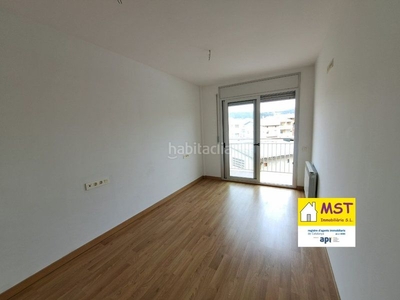 Piso semi nuevo en venta en Navàs