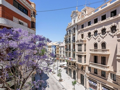 Venta de piso en El Mercat de 6 habitaciones con calefacción y ascensor