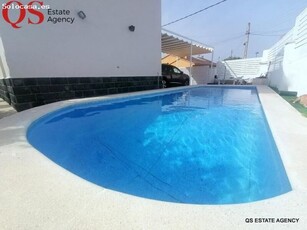 Casa con piscina y jardín en Cunit Residencial