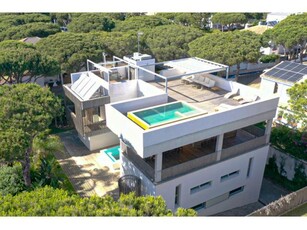 Casa única en la mejor zona de Roche, un OASIS entre palmeras.