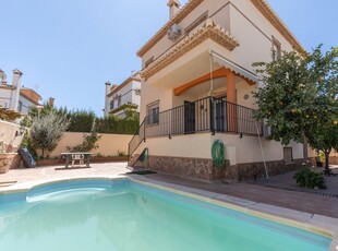 Chalet en venta en Ogíjares, Granada